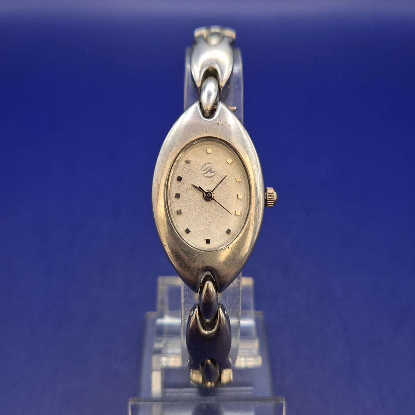 Elegante Damen Uhr – Modisches Ovales Design in Silberoptik