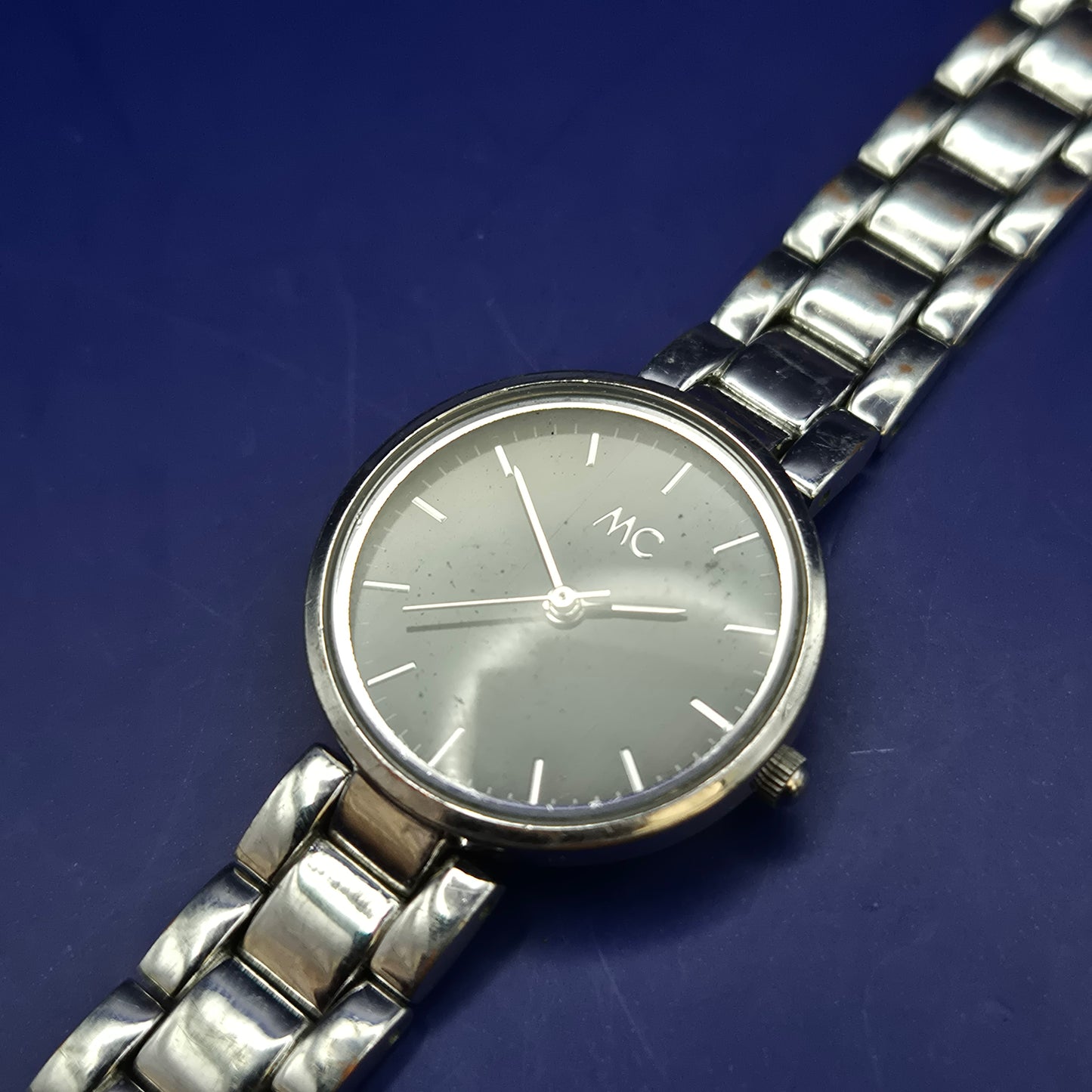 Elegante MC Damen Uhr – Minimalistisches Design in Silber & Schwarz