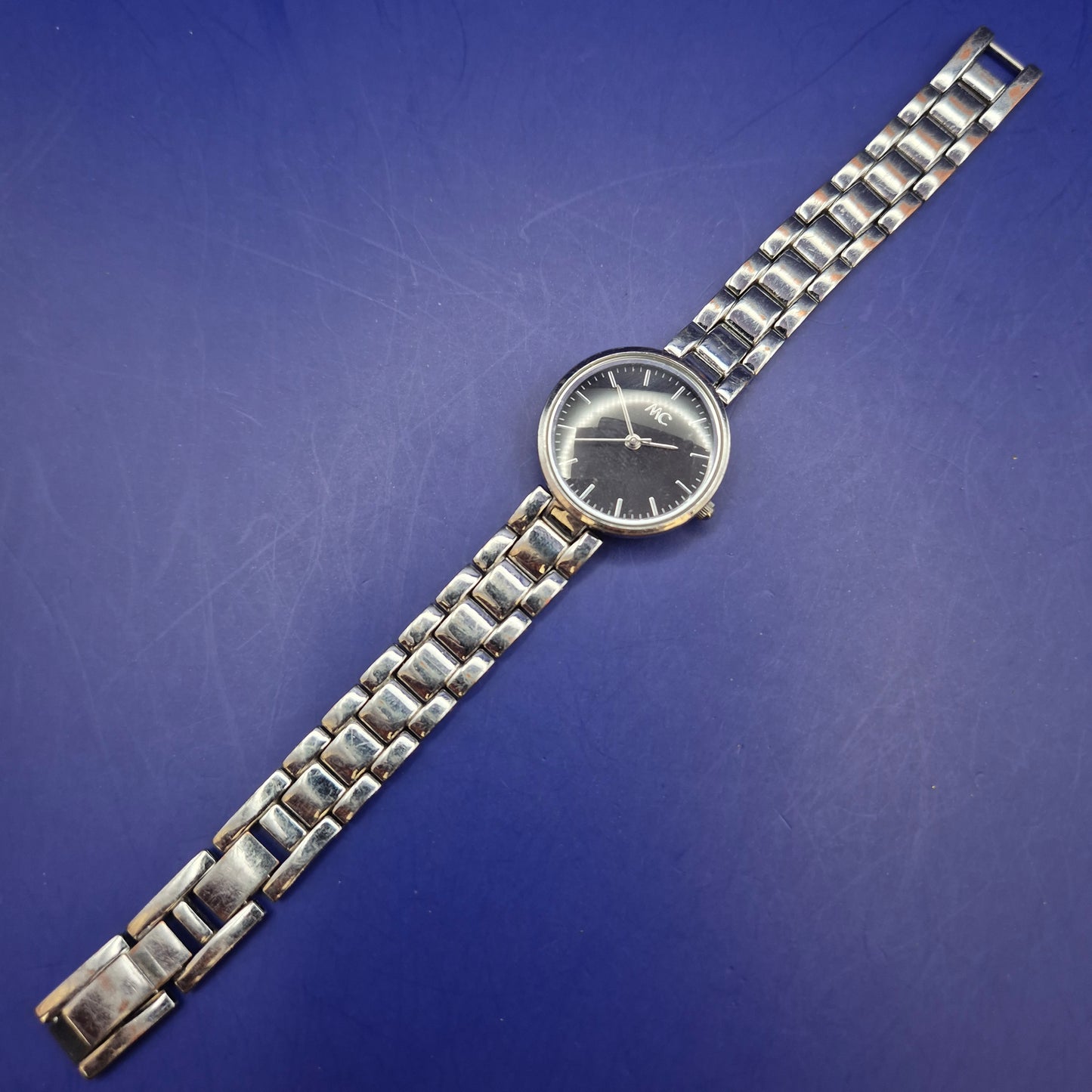 Elegante MC Damen Uhr – Minimalistisches Design in Silber & Schwarz