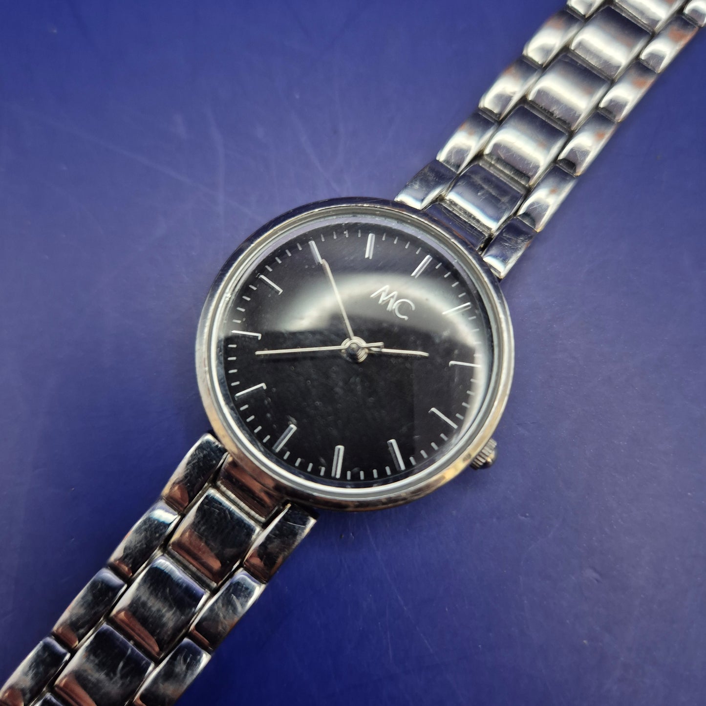 Elegante MC Damen Uhr – Minimalistisches Design in Silber & Schwarz