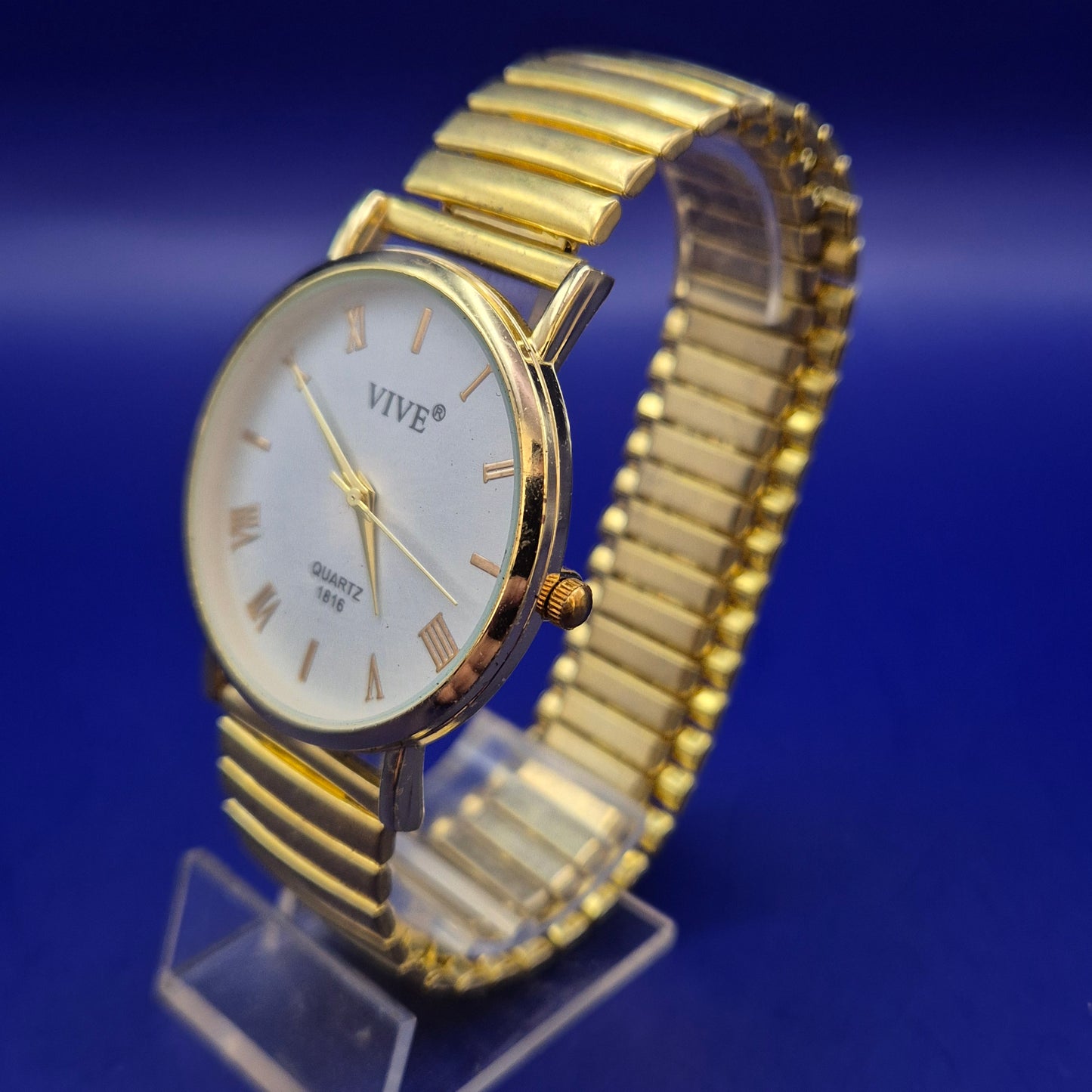 Klassische Vive Damen Uhr – Goldenes Zugband & Römische Ziffern