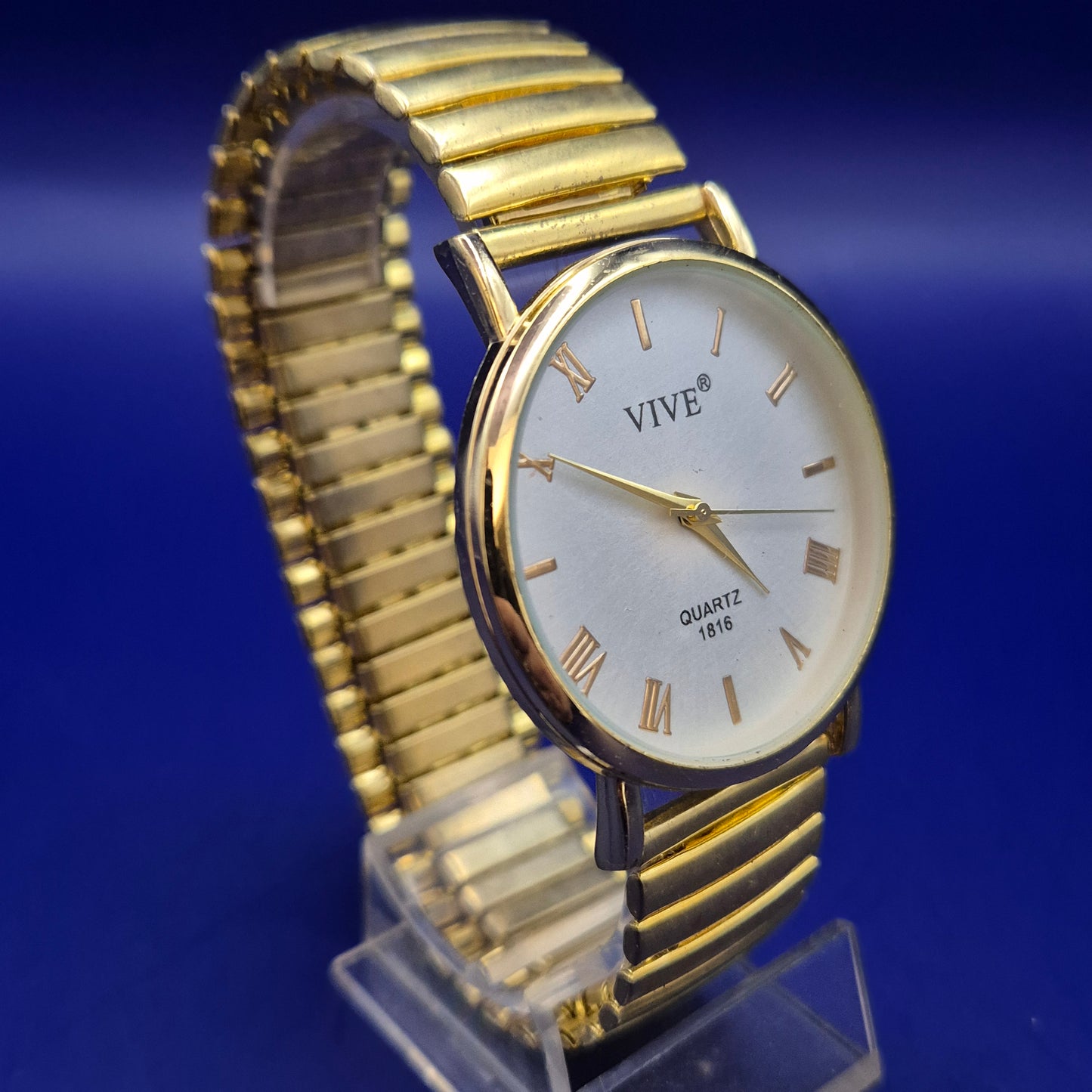 Klassische Vive Damen Uhr – Goldenes Zugband & Römische Ziffern