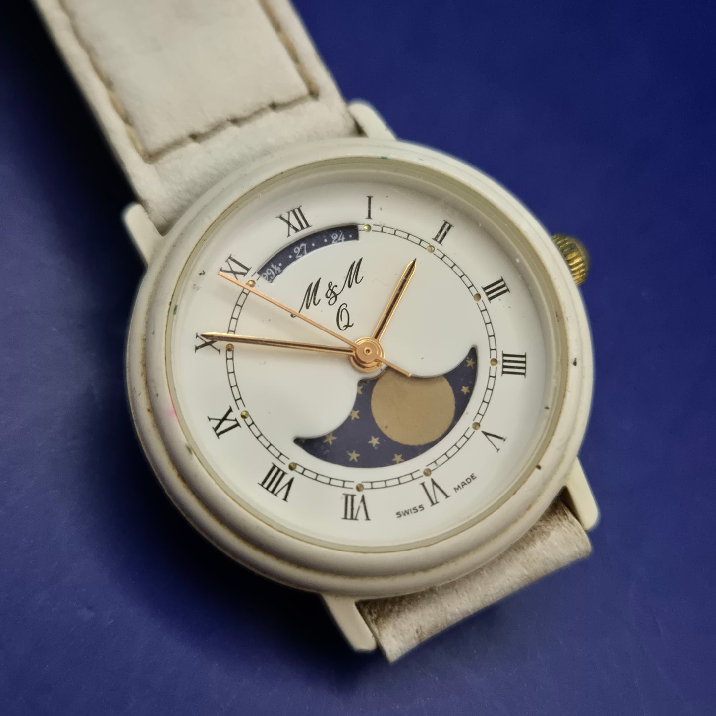 Elegante M&M Damen Uhr – Swiss Made mit Mondphase & Lederarmband