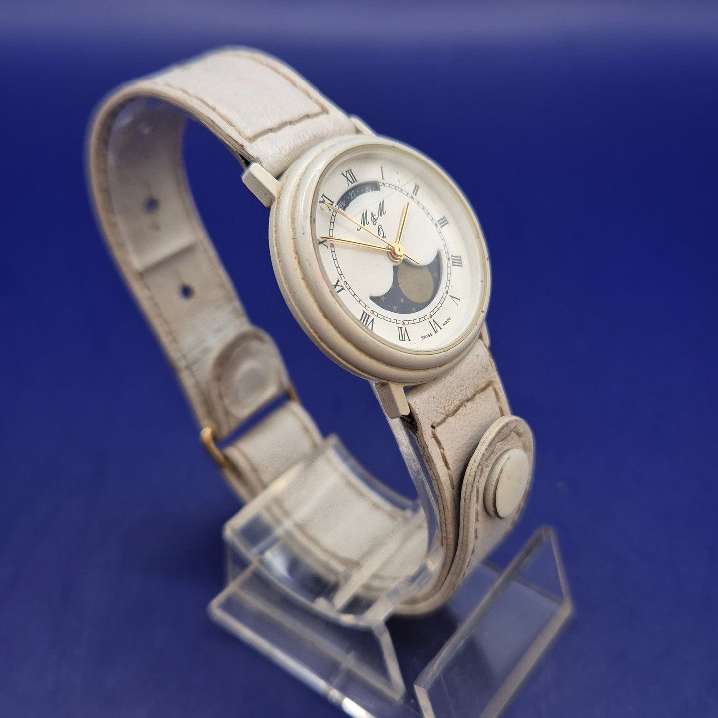 Elegante M&M Damen Uhr – Swiss Made mit Mondphase & Lederarmband