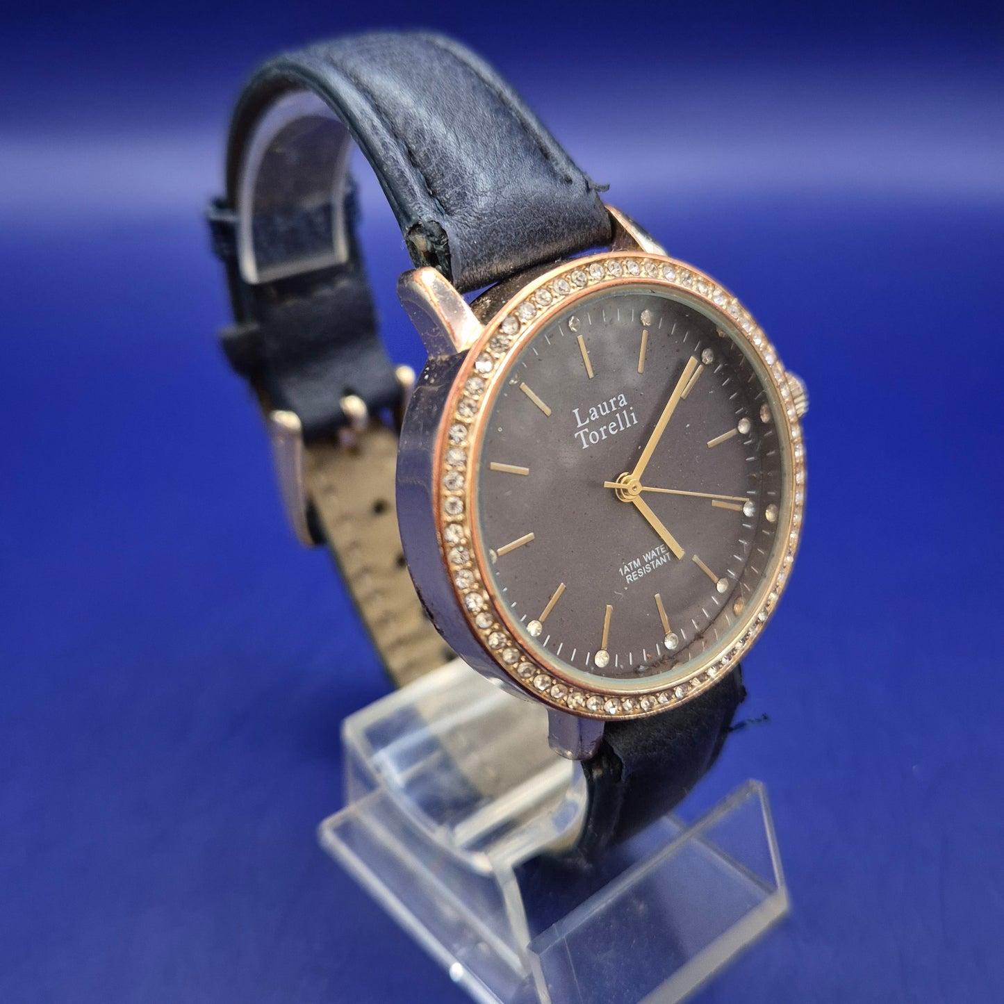 Elegante Laura Torelli Damen Uhr mit Glitzersteinen und dunklem Zifferblatt