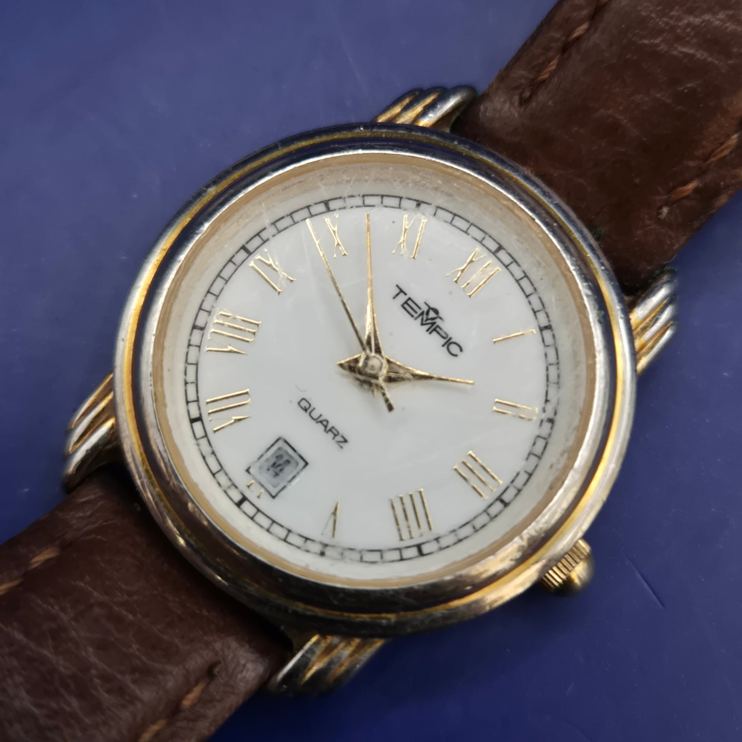 Klassische Tempic Damen Uhr – Vintage Design mit Datumsanzeige