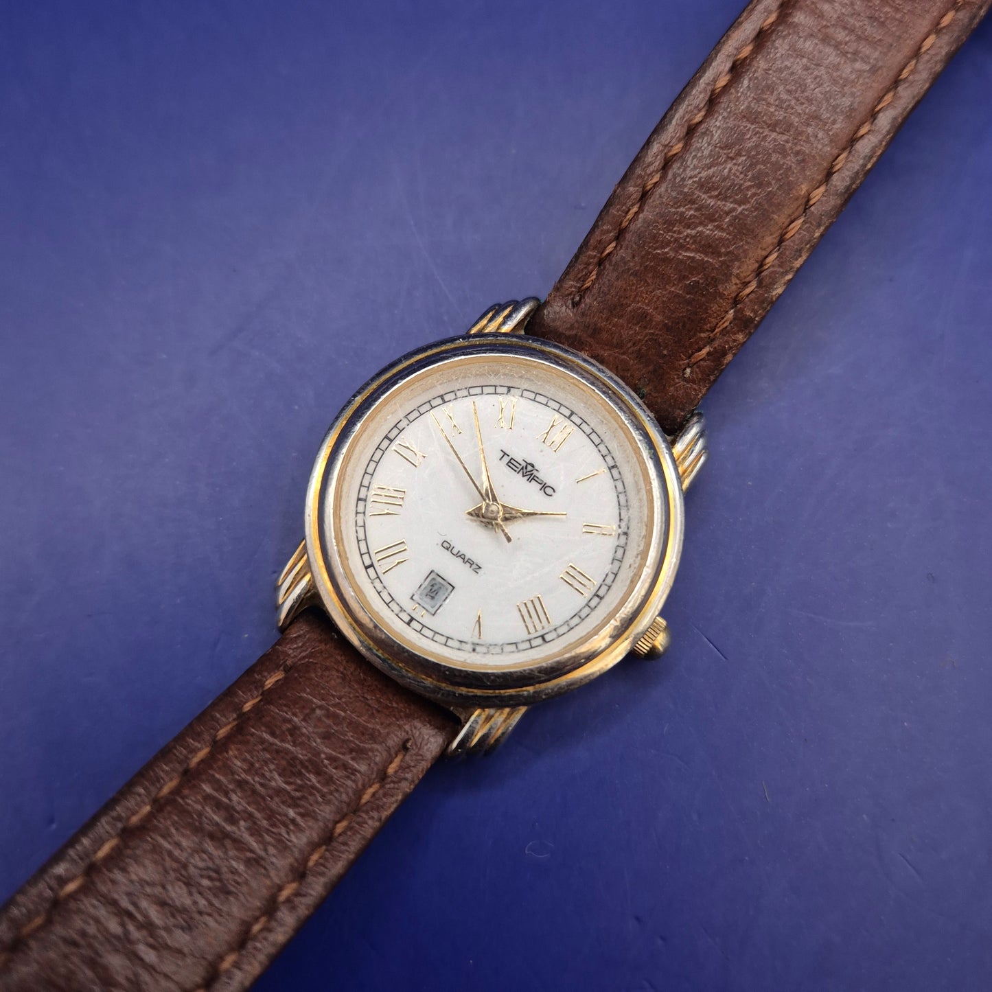 Klassische Tempic Damen Uhr – Vintage Design mit Datumsanzeige