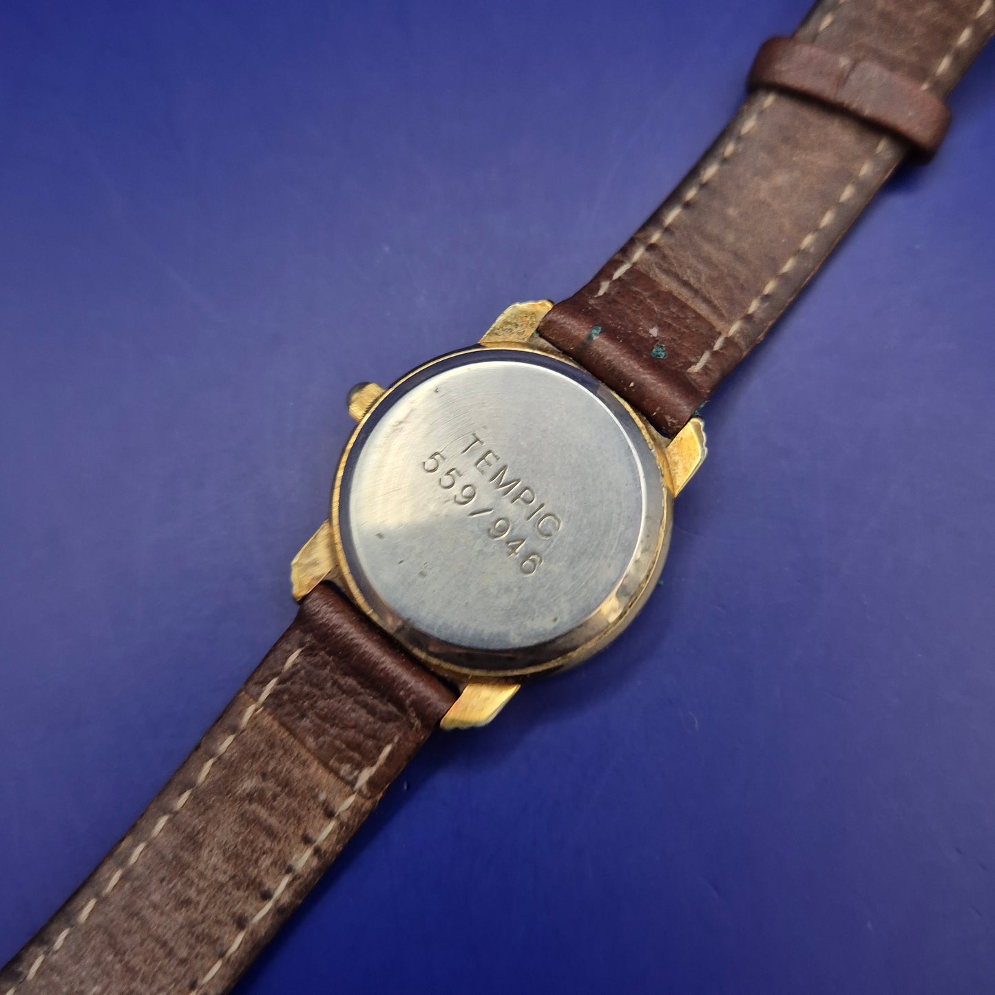 Klassische Tempic Damen Uhr – Vintage Design mit Datumsanzeige