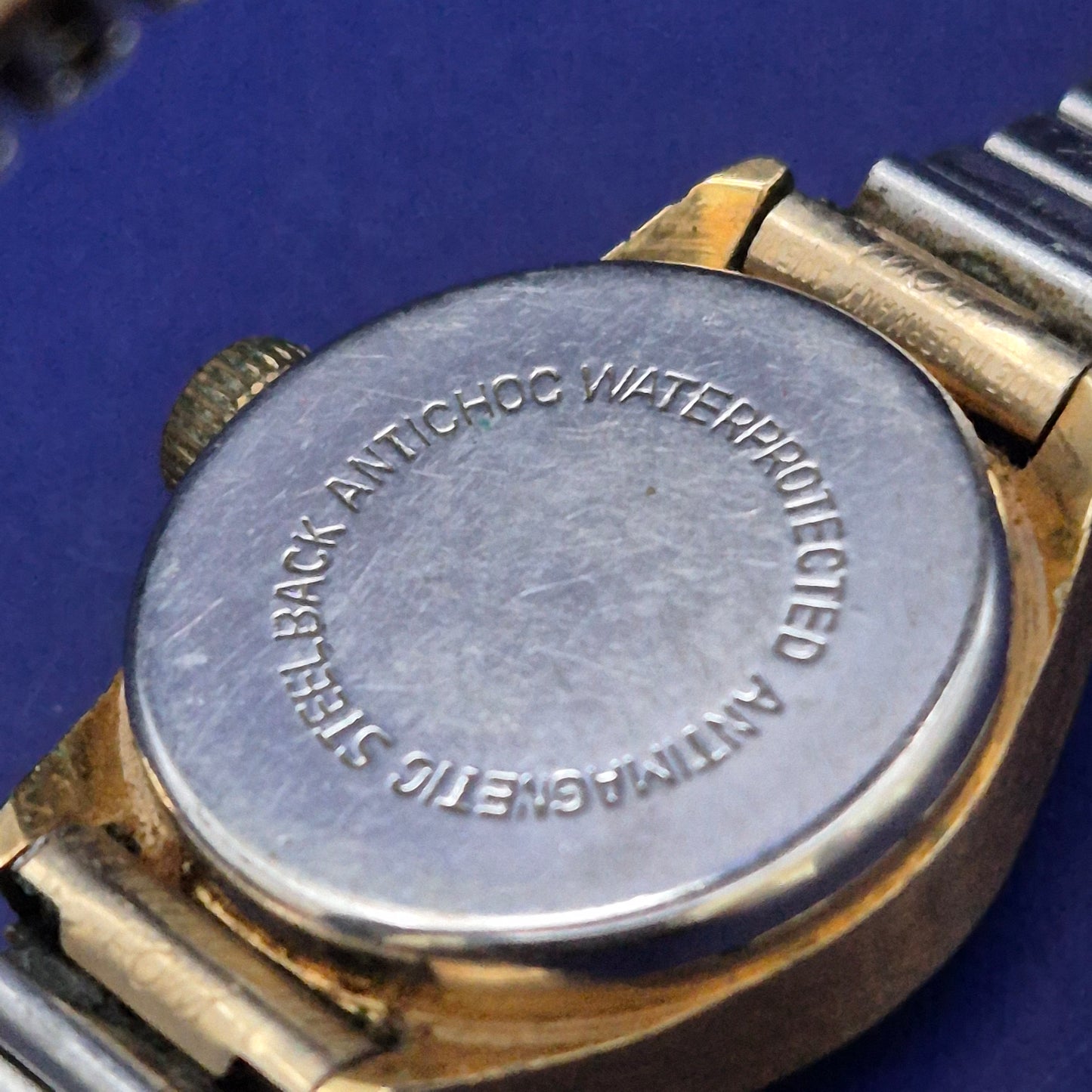Klassische Bifora Damen Uhr – Vintage-Charme mit Flexband