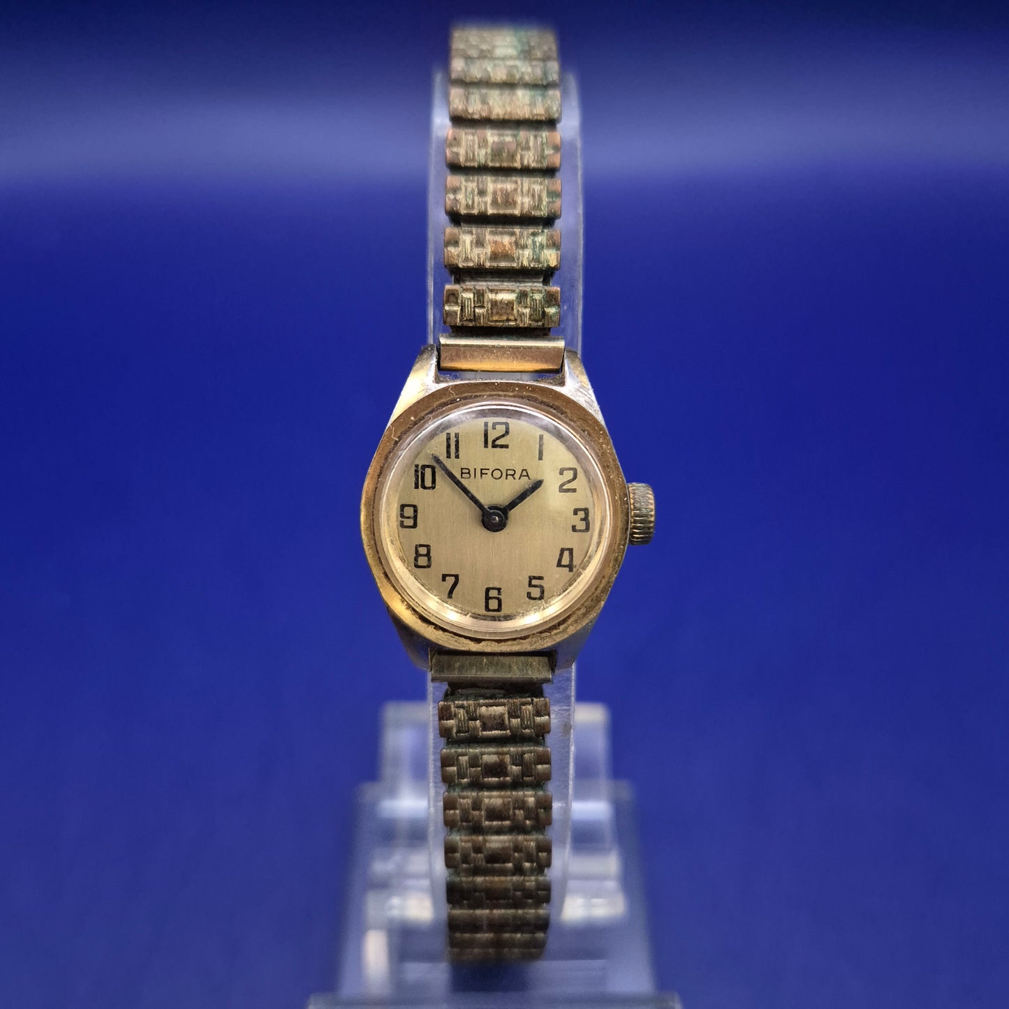 Klassische Bifora Damen Uhr – Vintage-Charme mit Flexband