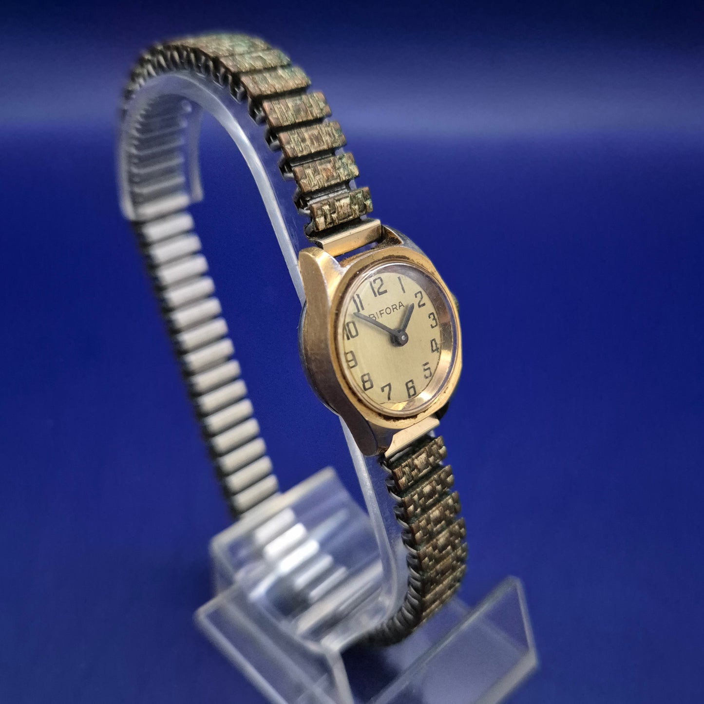 Klassische Bifora Damen Uhr – Vintage-Charme mit Flexband