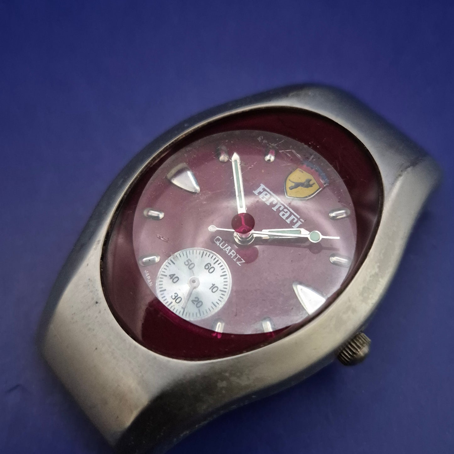 Sportliche Ferrari Herren Uhr – Dynamisches Design in Rot und Schwarz
