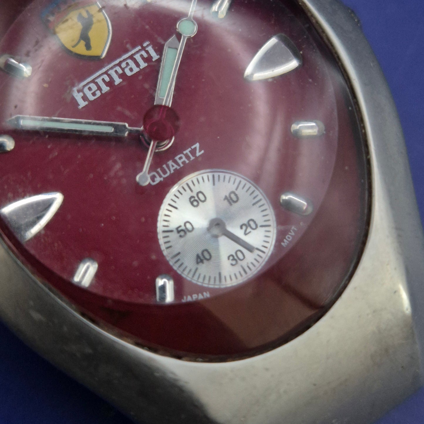 Sportliche Ferrari Herren Uhr – Dynamisches Design in Rot und Schwarz