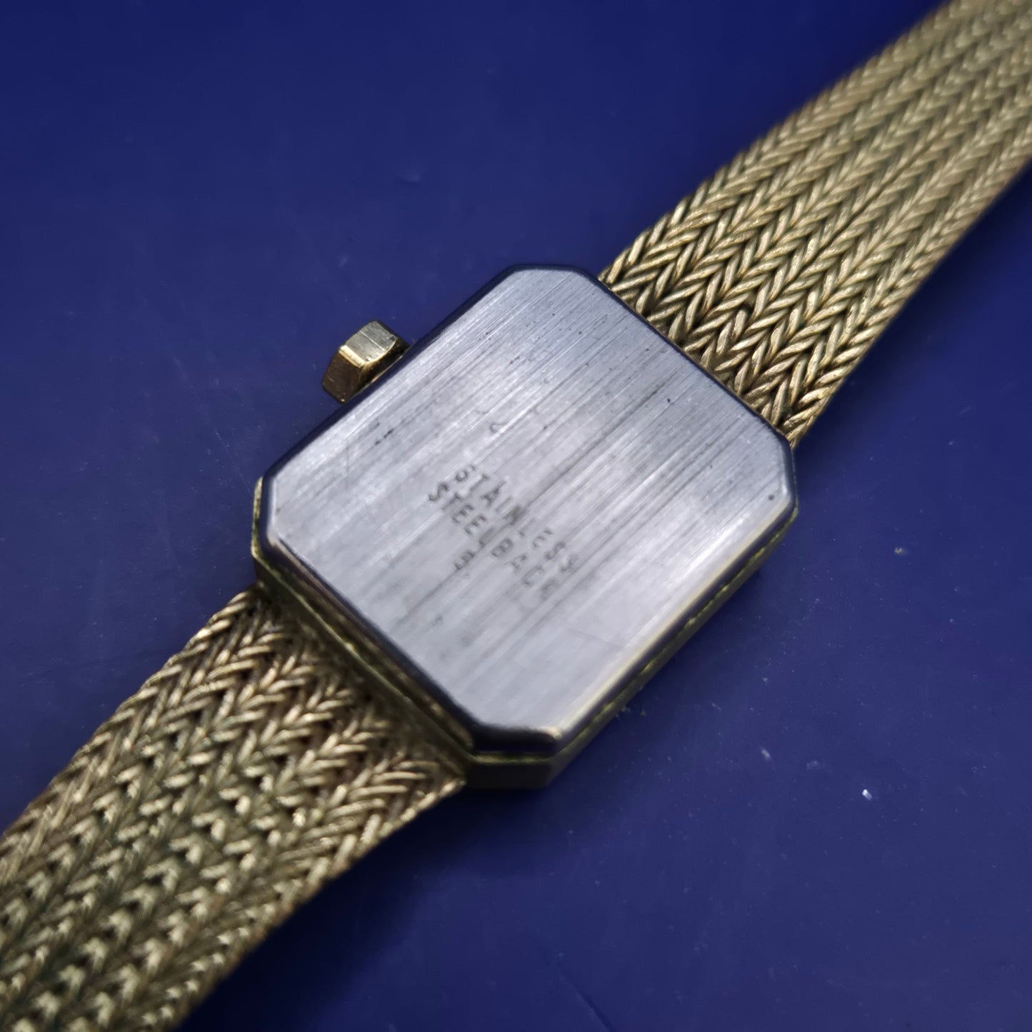 Elegante Pallas Ormo Damen Uhr – Vintage Gold-Look mit Mesh-Armband