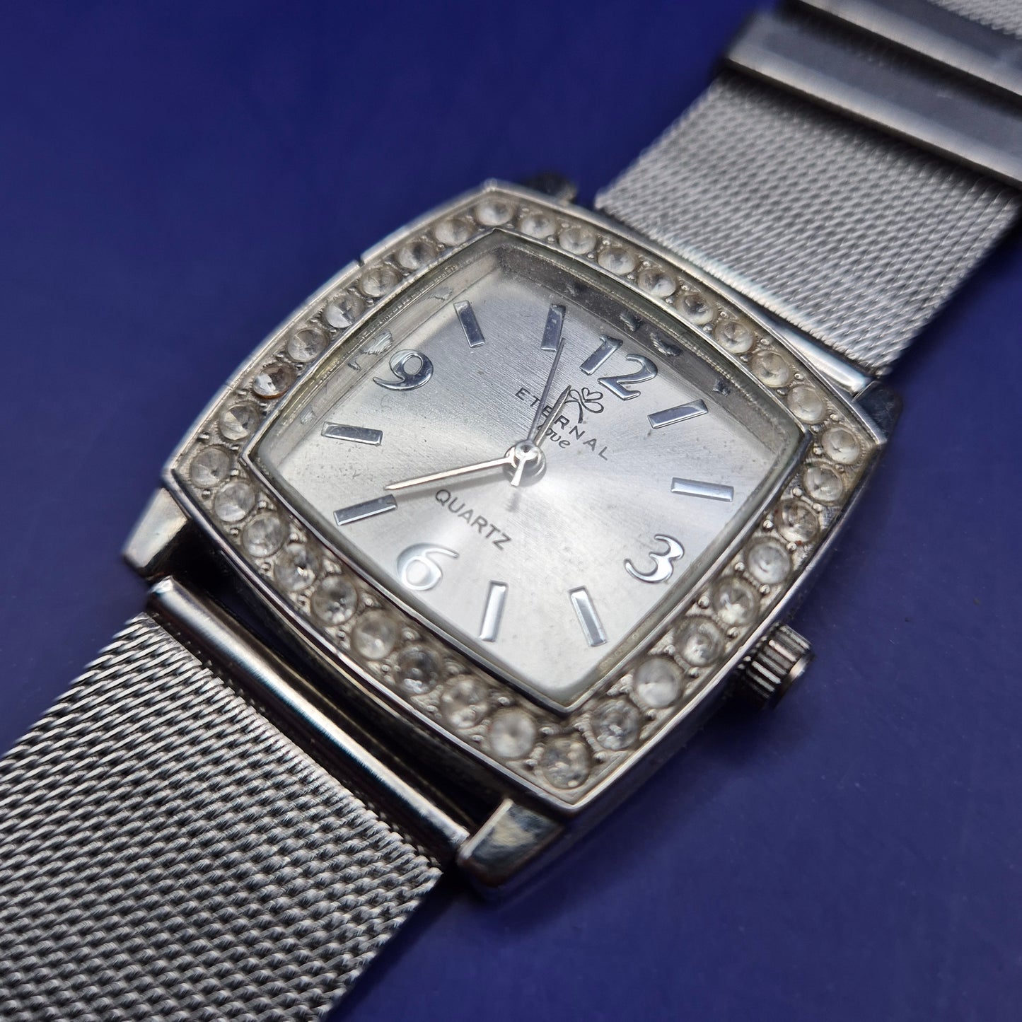 Funkelnde Eternal Love Damen Uhr – Silbernes Mesh-Band