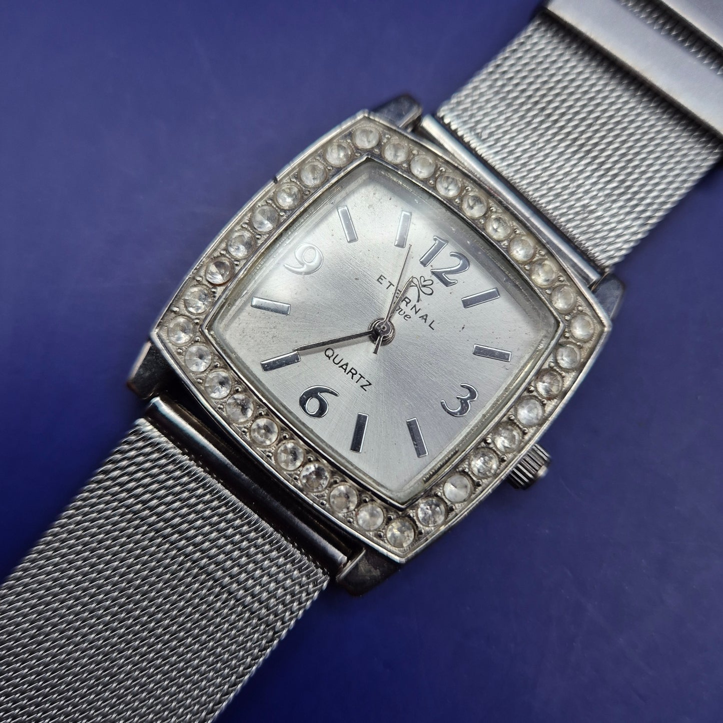 Funkelnde Eternal Love Damen Uhr – Silbernes Mesh-Band