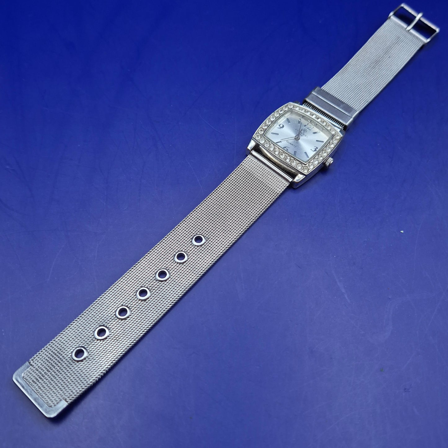 Funkelnde Eternal Love Damen Uhr – Silbernes Mesh-Band