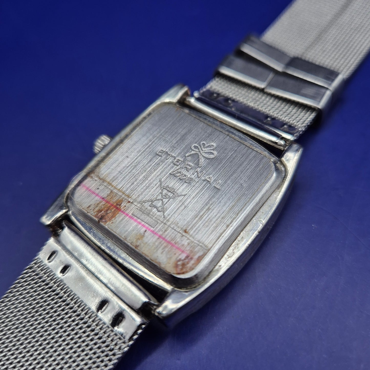 Funkelnde Eternal Love Damen Uhr – Silbernes Mesh-Band