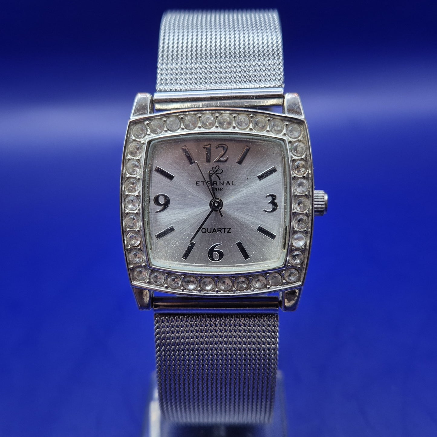 Funkelnde Eternal Love Damen Uhr – Silbernes Mesh-Band