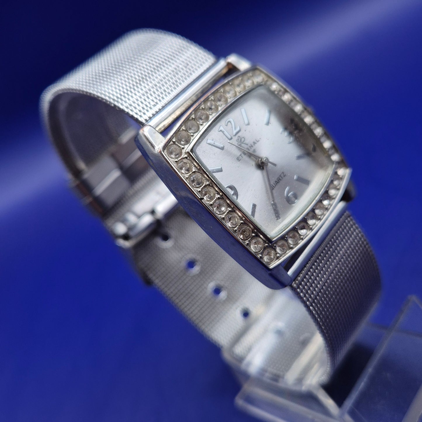 Funkelnde Eternal Love Damen Uhr – Silbernes Mesh-Band