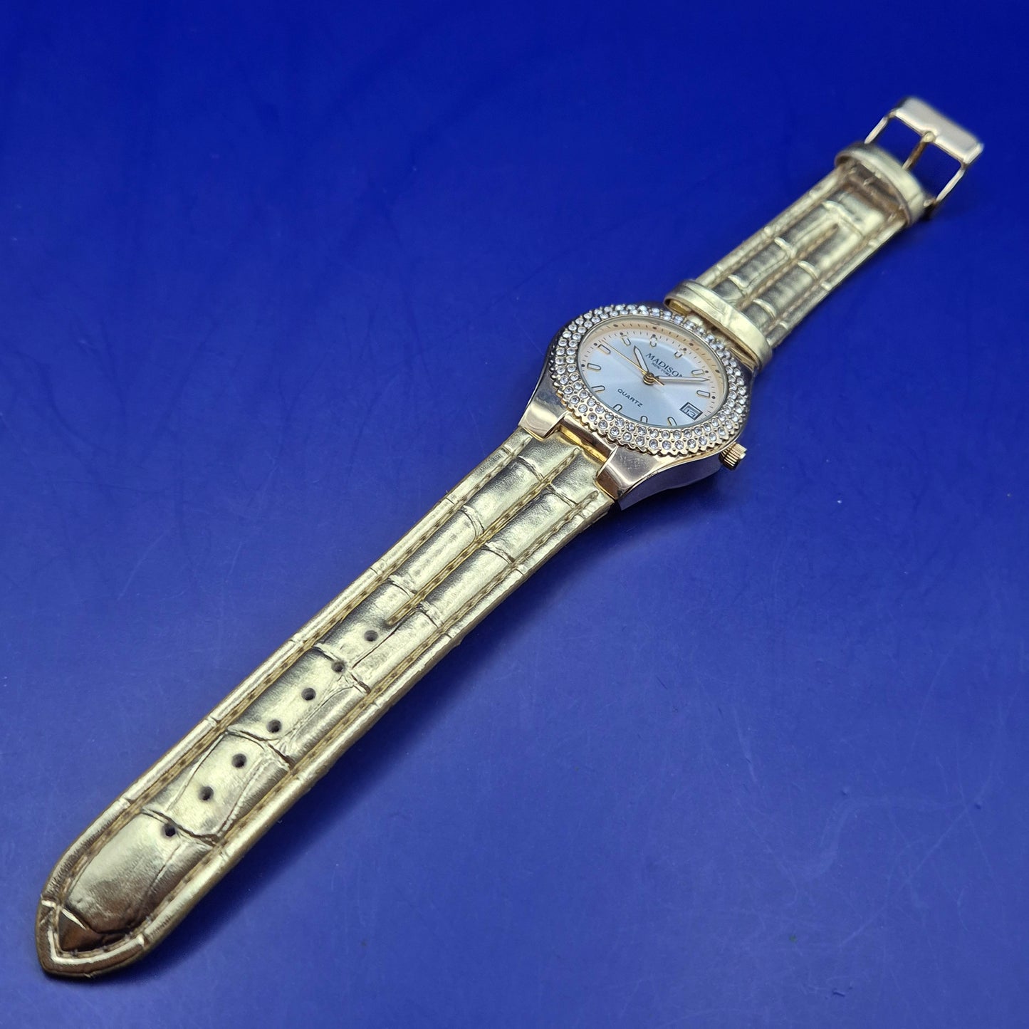 Elegante Madison New York Damen Uhr – Gold-Optik mit Kristallbesatz