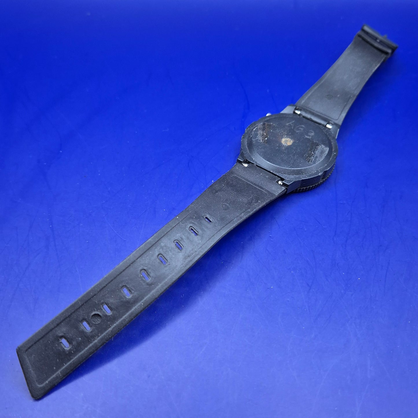 Sportliche Ana-Digi Herren Uhr im Diver-Stil – Schwarz mit blauen Akzenten