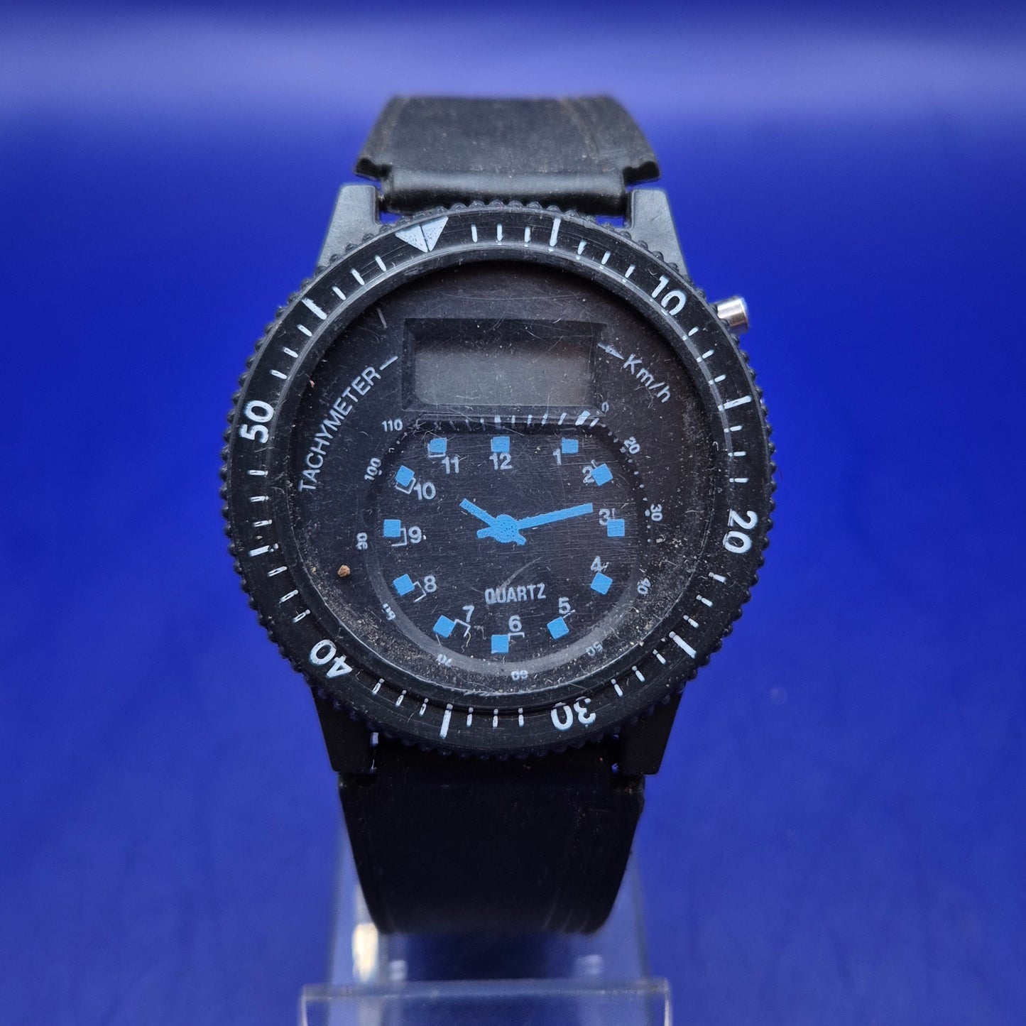 Sportliche Ana-Digi Herren Uhr im Diver-Stil – Schwarz mit blauen Akzenten