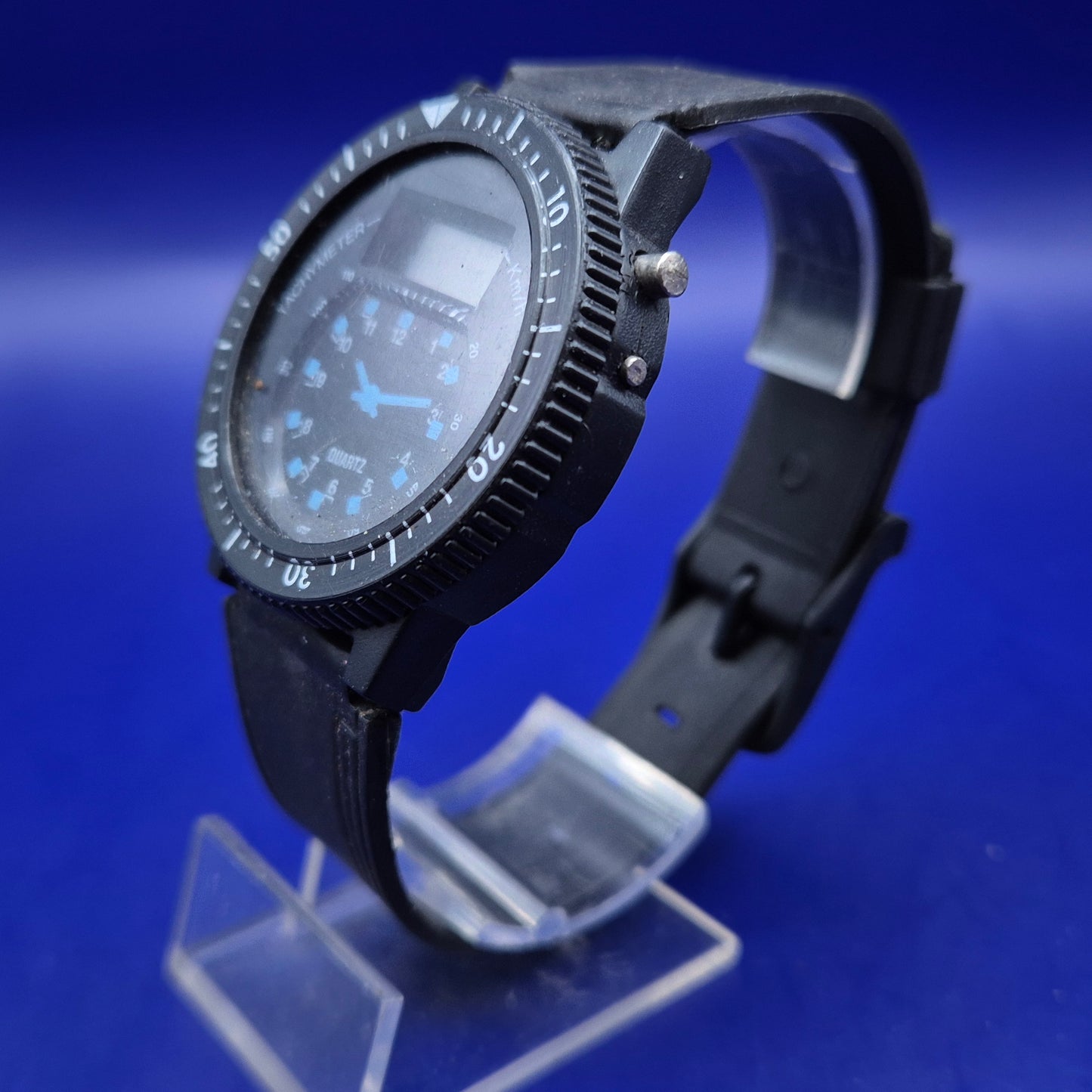 Sportliche Ana-Digi Herren Uhr im Diver-Stil – Schwarz mit blauen Akzenten