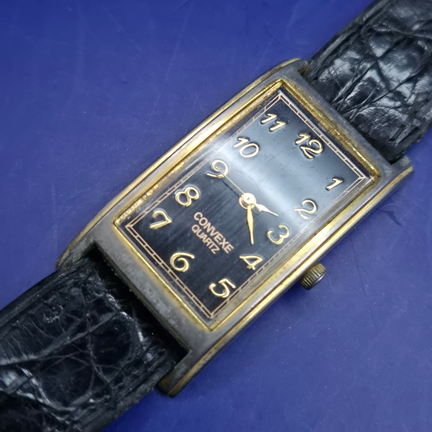 Klassische Convexe Herren Uhr – Vintage Look mit schwarzem Zifferblatt