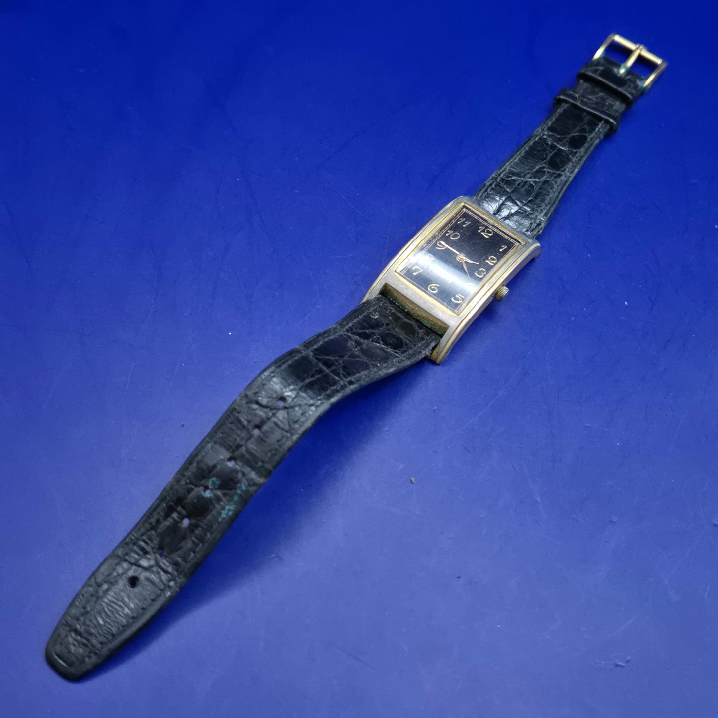 Klassische Convexe Herren Uhr – Vintage Look mit schwarzem Zifferblatt