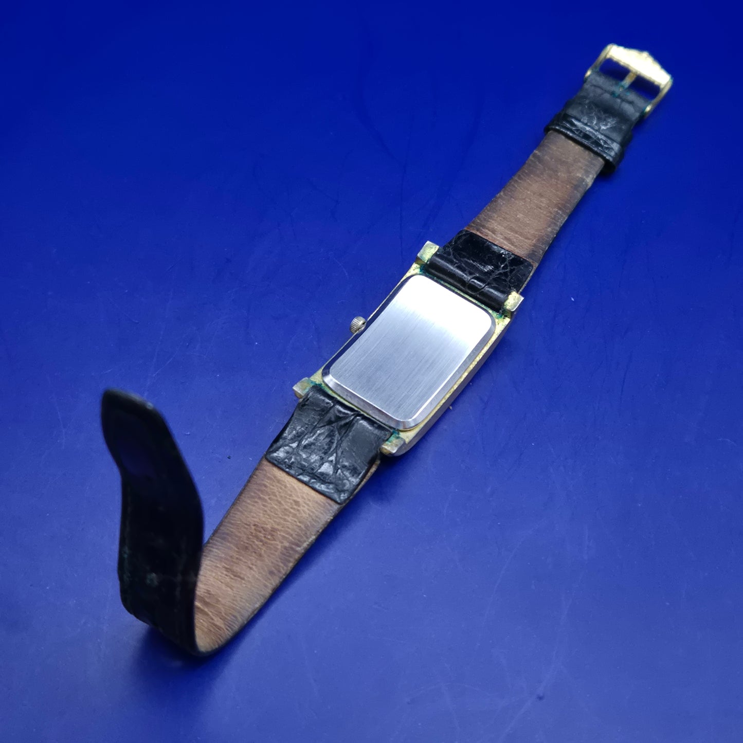 Klassische Convexe Herren Uhr – Vintage Look mit schwarzem Zifferblatt