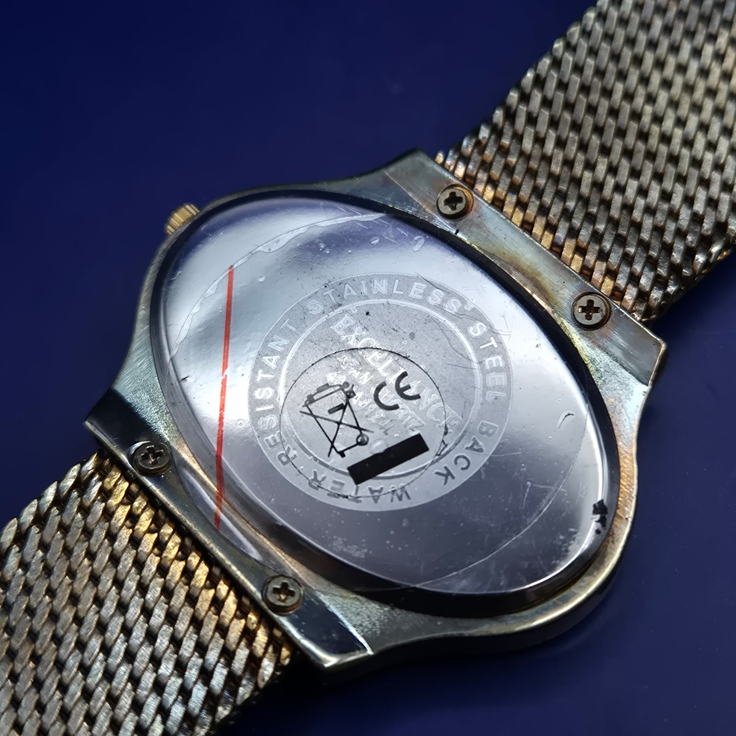 Excellance Damen Uhr – Goldfarbenes Mesh-Design mit Strass-Lünette