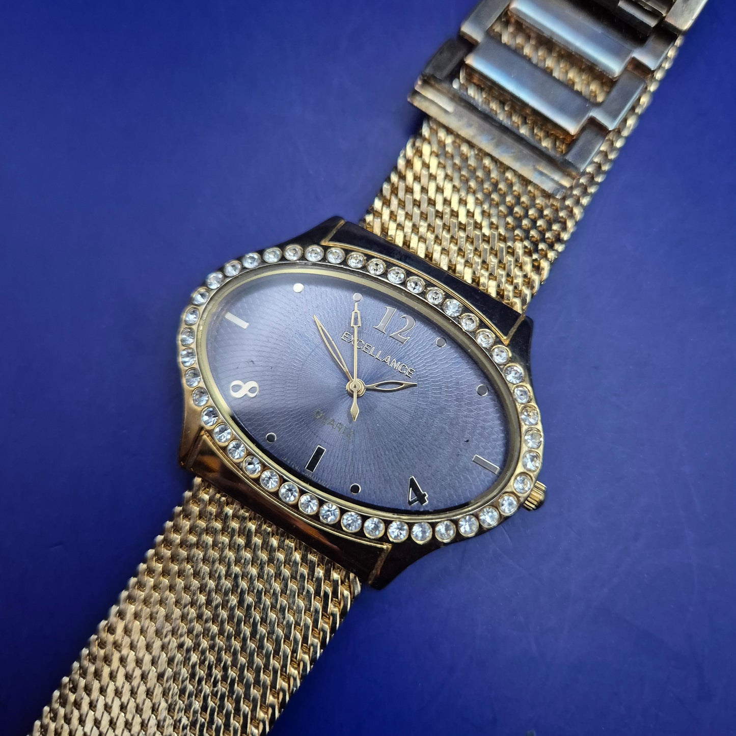 Excellance Damen Uhr – Goldfarbenes Mesh-Design mit Strass-Lünette