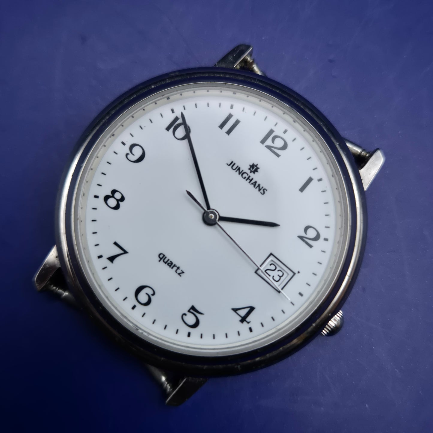 Klassische Junghans Herren Uhr – Zeitloses Design mit Datumsanzeige