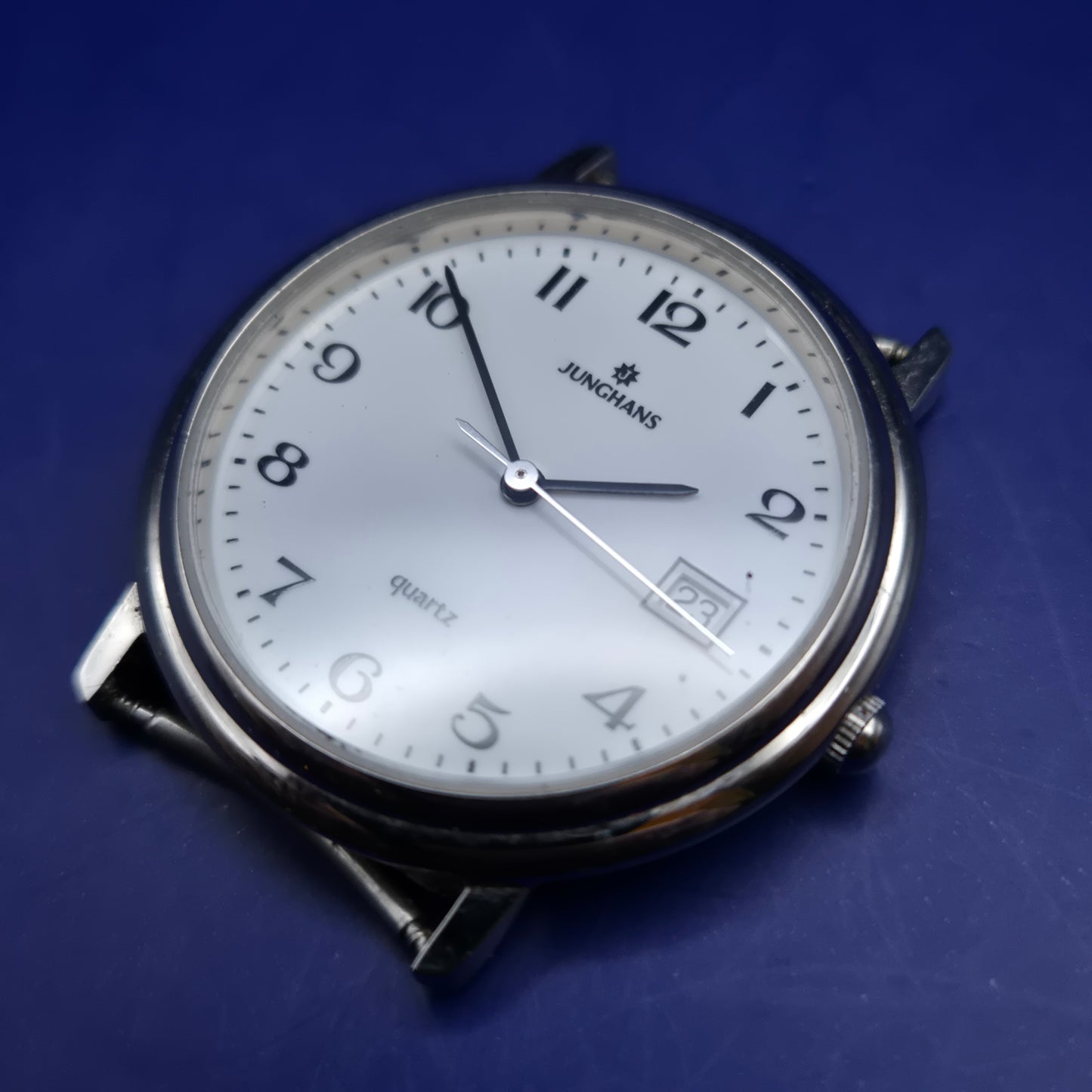 Klassische Junghans Herren Uhr – Zeitloses Design mit Datumsanzeige