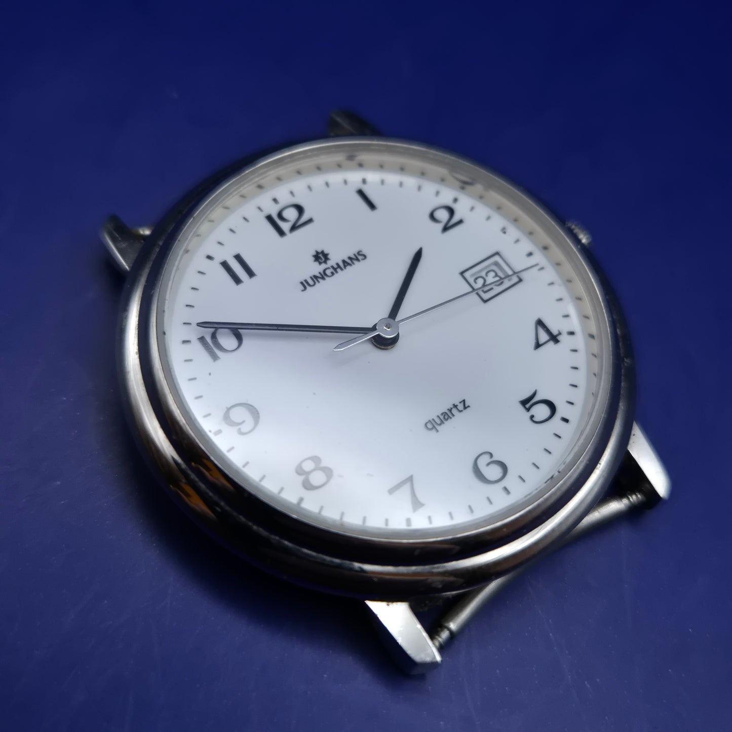 Klassische Junghans Herren Uhr – Zeitloses Design mit Datumsanzeige