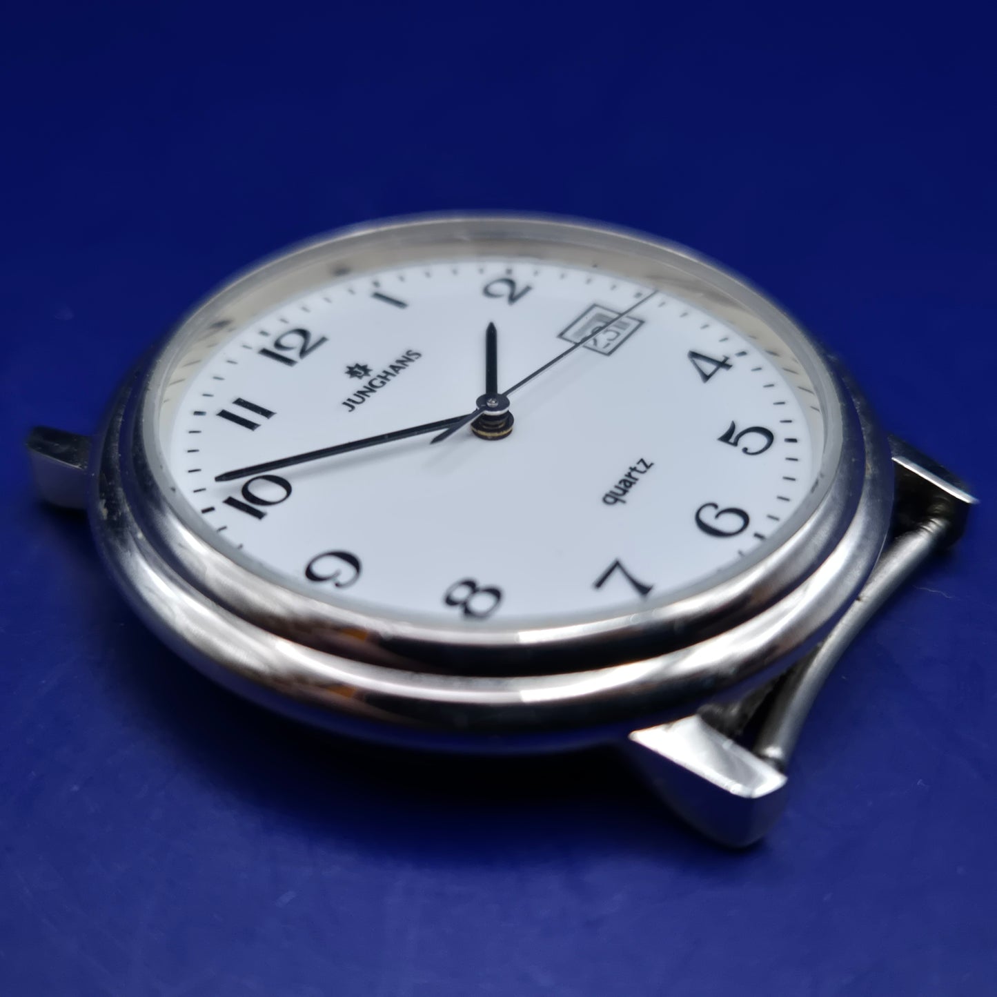 Klassische Junghans Herren Uhr – Zeitloses Design mit Datumsanzeige