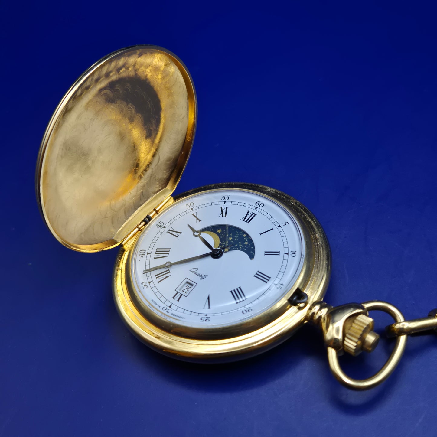 Elegante Goldene Taschen Uhr – Made in Germany mit Mondphase