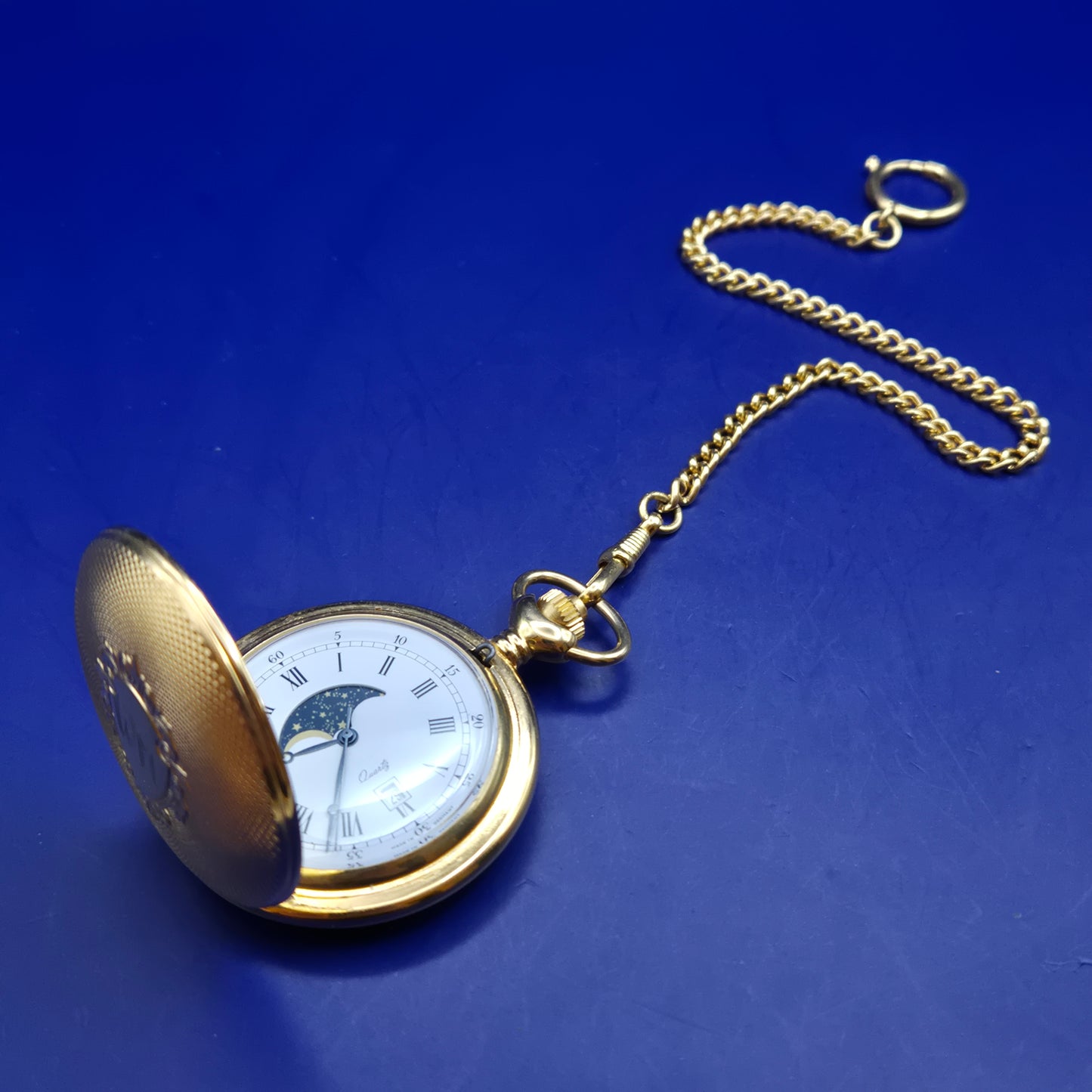 Elegante Goldene Taschen Uhr – Made in Germany mit Mondphase