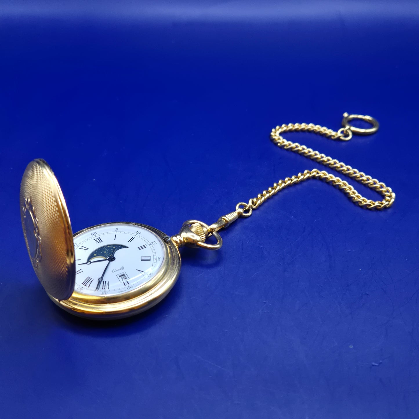 Elegante Goldene Taschen Uhr – Made in Germany mit Mondphase