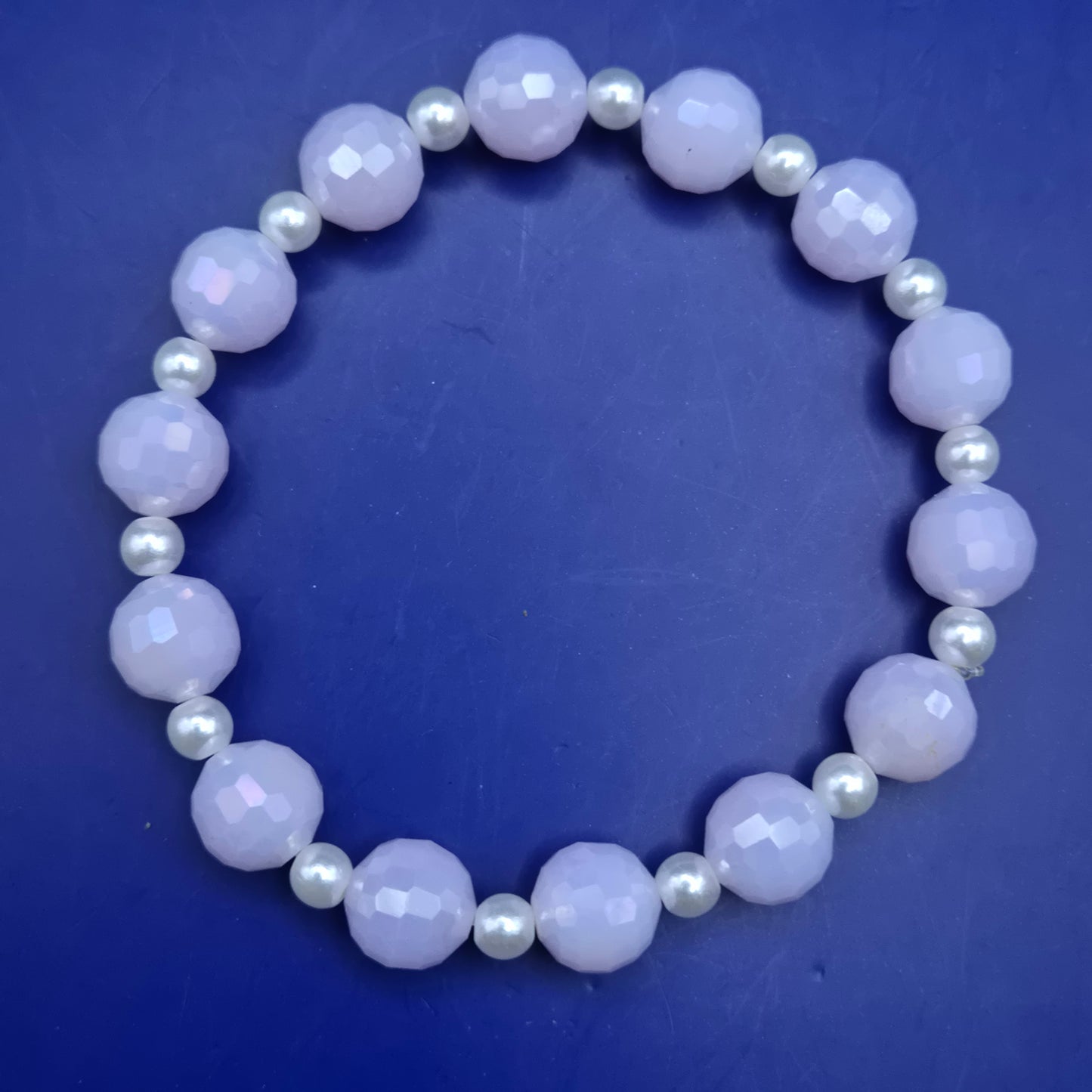 Elegantes Damen Armband – Rosafarbene Perlen & Facettenschliff