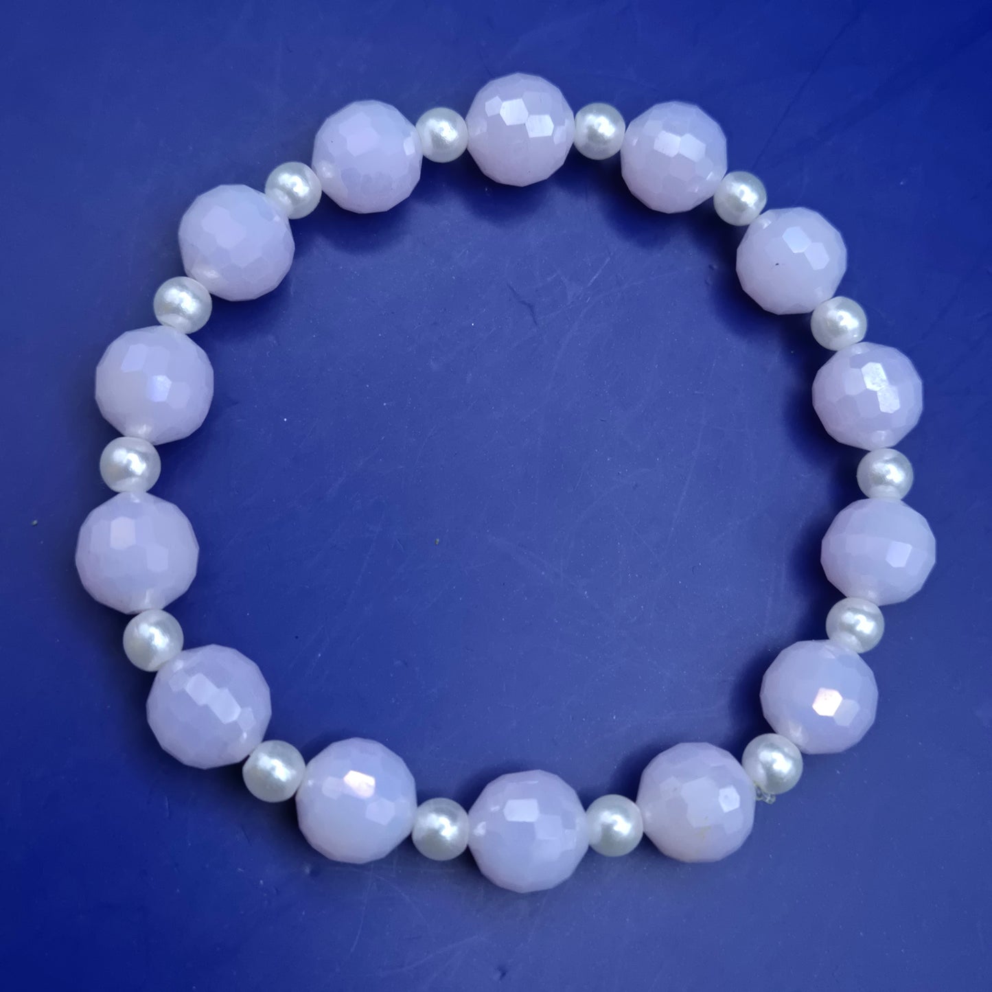 Elegantes Damen Armband – Rosafarbene Perlen & Facettenschliff