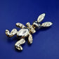 Goldfarbene Hasen Brosche – Verspieltes Design mit Strass-Details