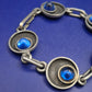 Vintage Løgeskov Tin Denmark Armband – Mid Century Modern mit blauen Steinen
