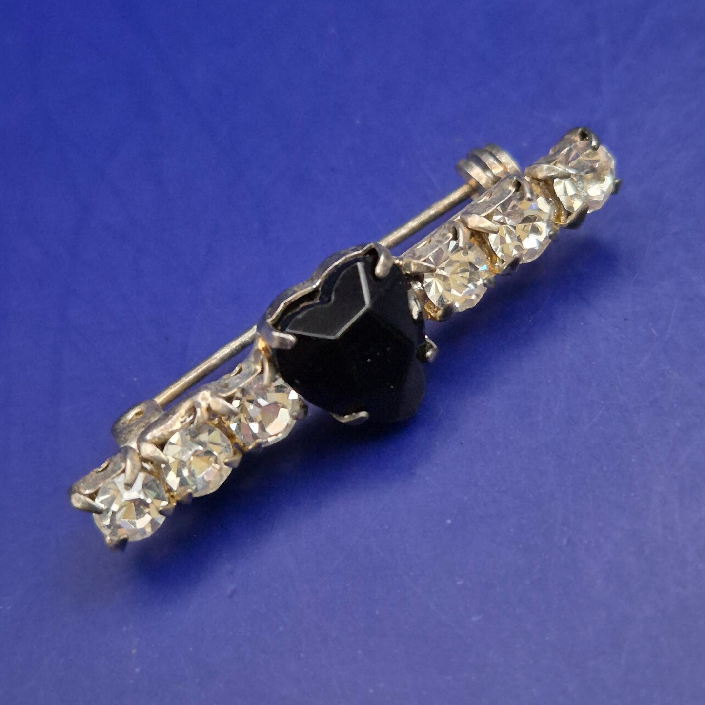Elegante Vintage Brosche – Herz Design mit Strassbesatz