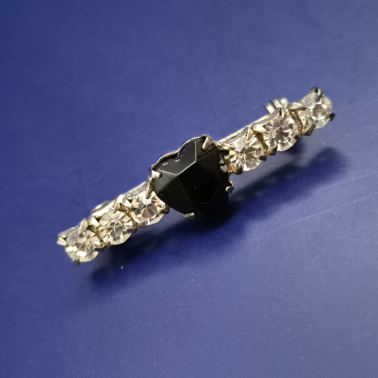 Elegante Vintage Brosche – Herz Design mit Strassbesatz