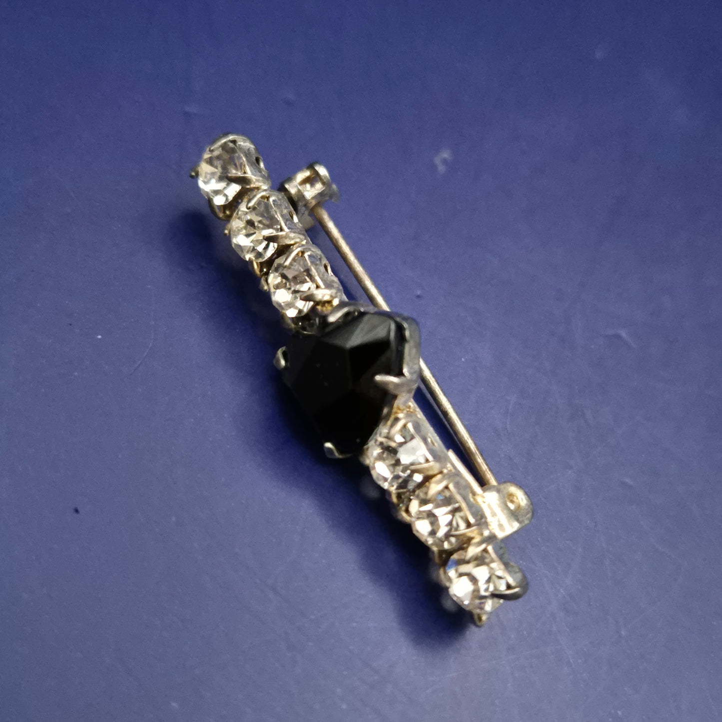 Elegante Vintage Brosche – Herz Design mit Strassbesatz