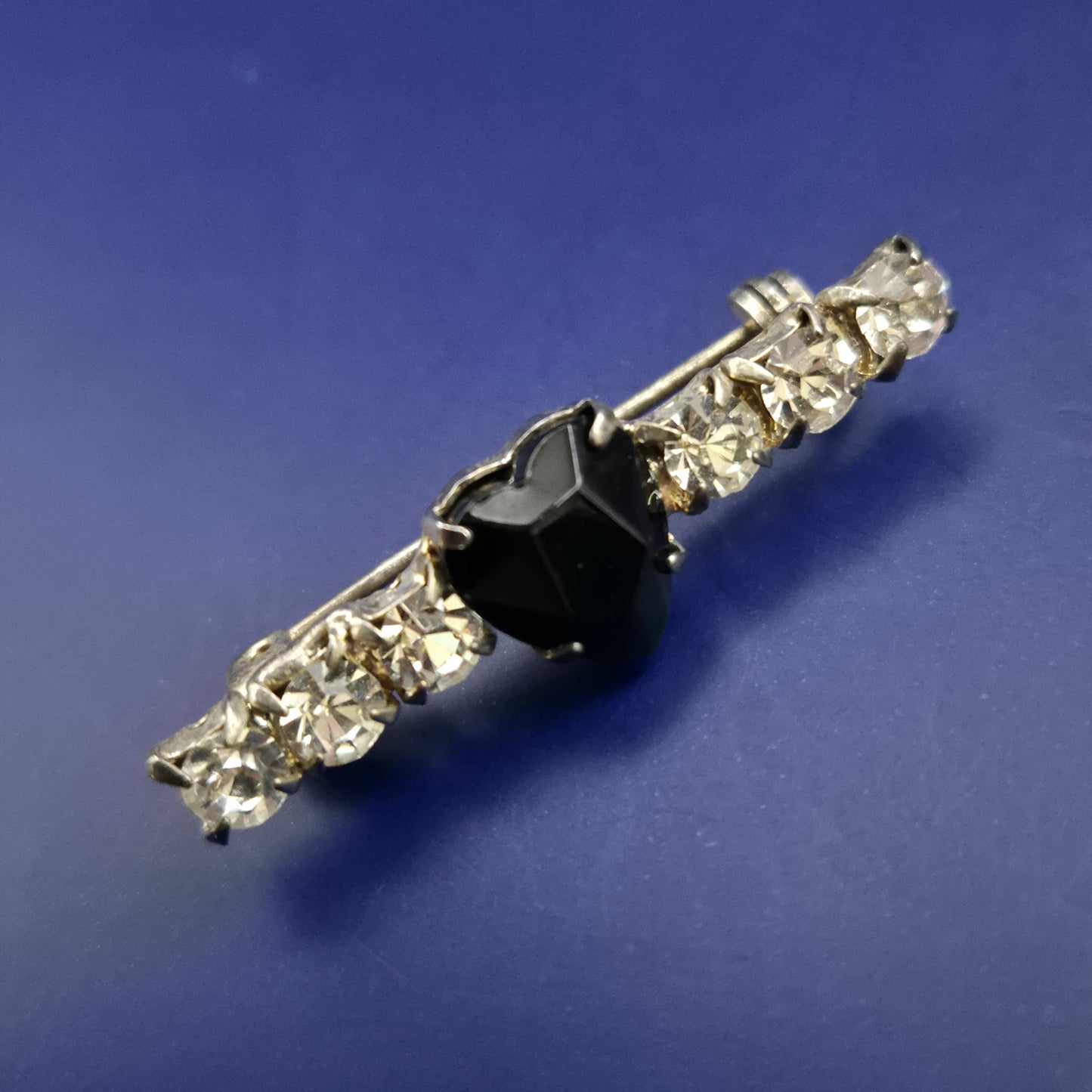 Elegante Vintage Brosche – Herz Design mit Strassbesatz