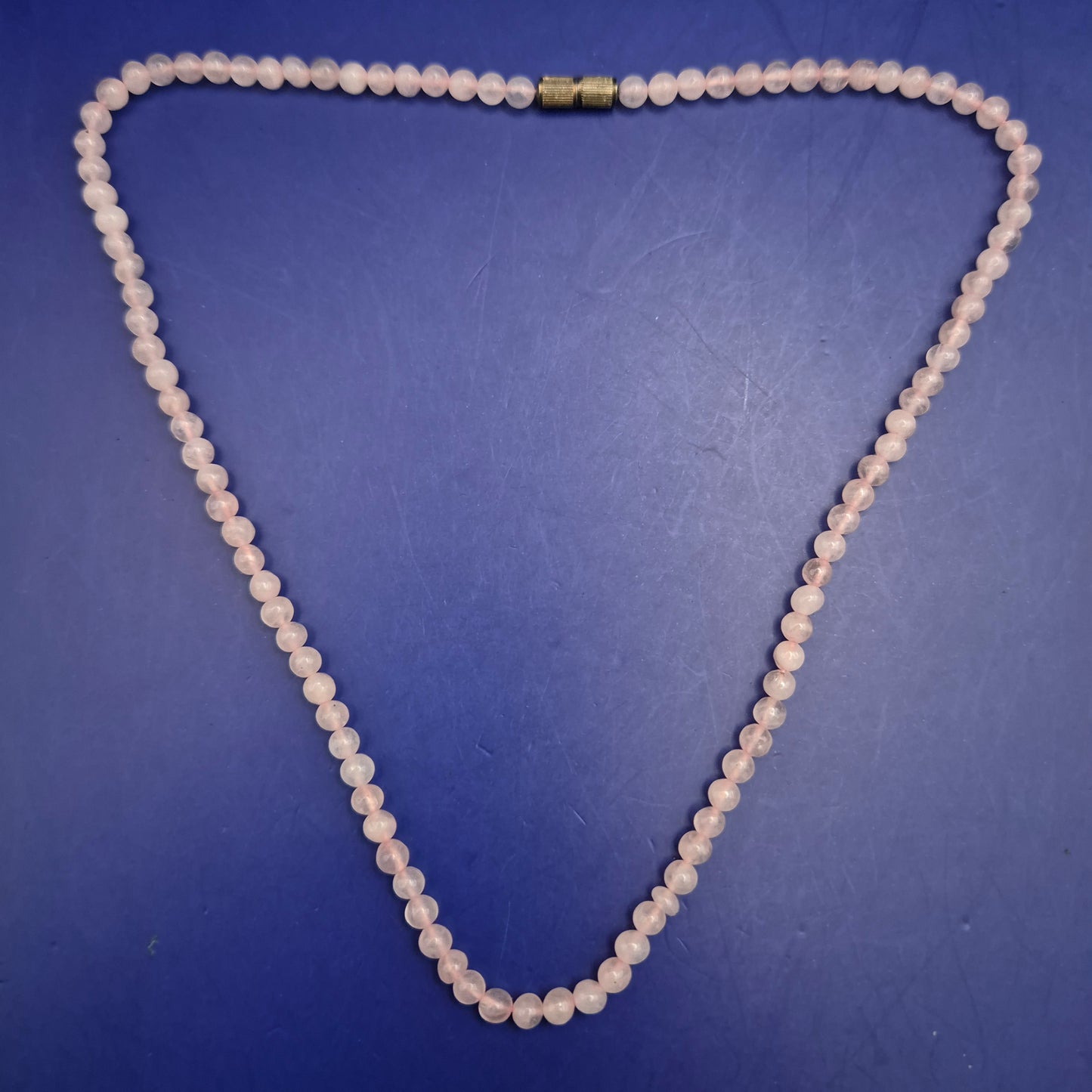 Zarte Rosenquarz Kette – Klassische Perlenkette mit Drehverschluss