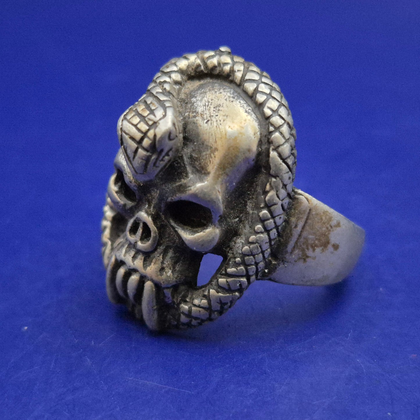 Massiver Biker Ring – Totenkopf mit Schlange im Gothic Stil